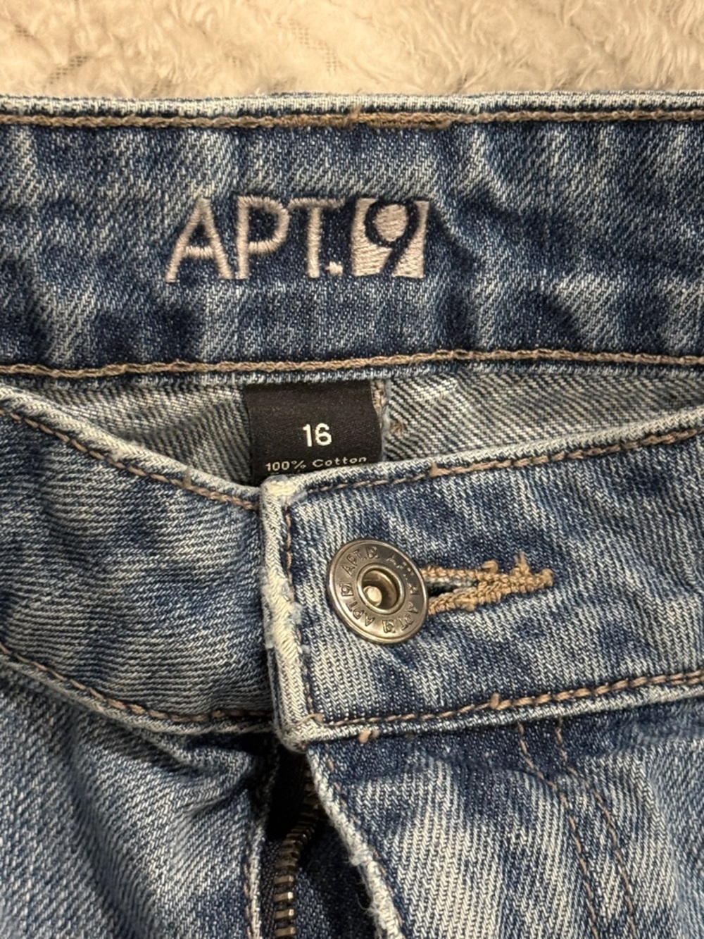 Apt. 9 Womens Light Blue Distressed Rolled Hem Denim Shorts Size 16 - Picture 2 of 6